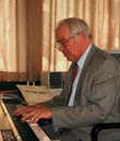 Picture of Gunnar Johannsen playing piano